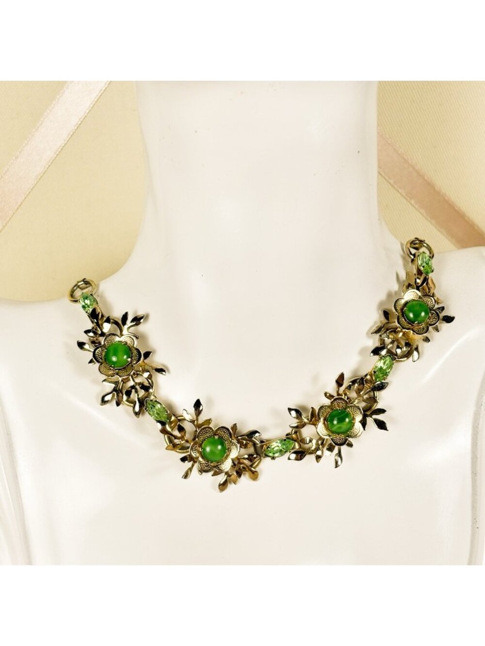 VTG Art Nouveau Revival Gold Tone Green Glass Floral Adjustable Choker A27